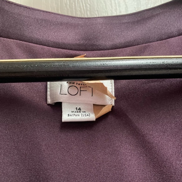 ANNE TAYLOR LOFT formal Sheath in rich plum. V-neck Ribbon trim Sidezip. Size 14 - Picture 4 of 7